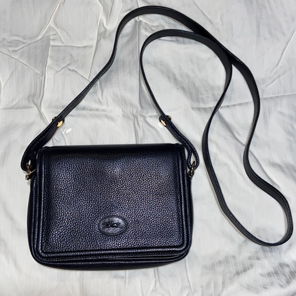 Longchamp Handbags - Like new Longchamp Leather Crossbody Bag
